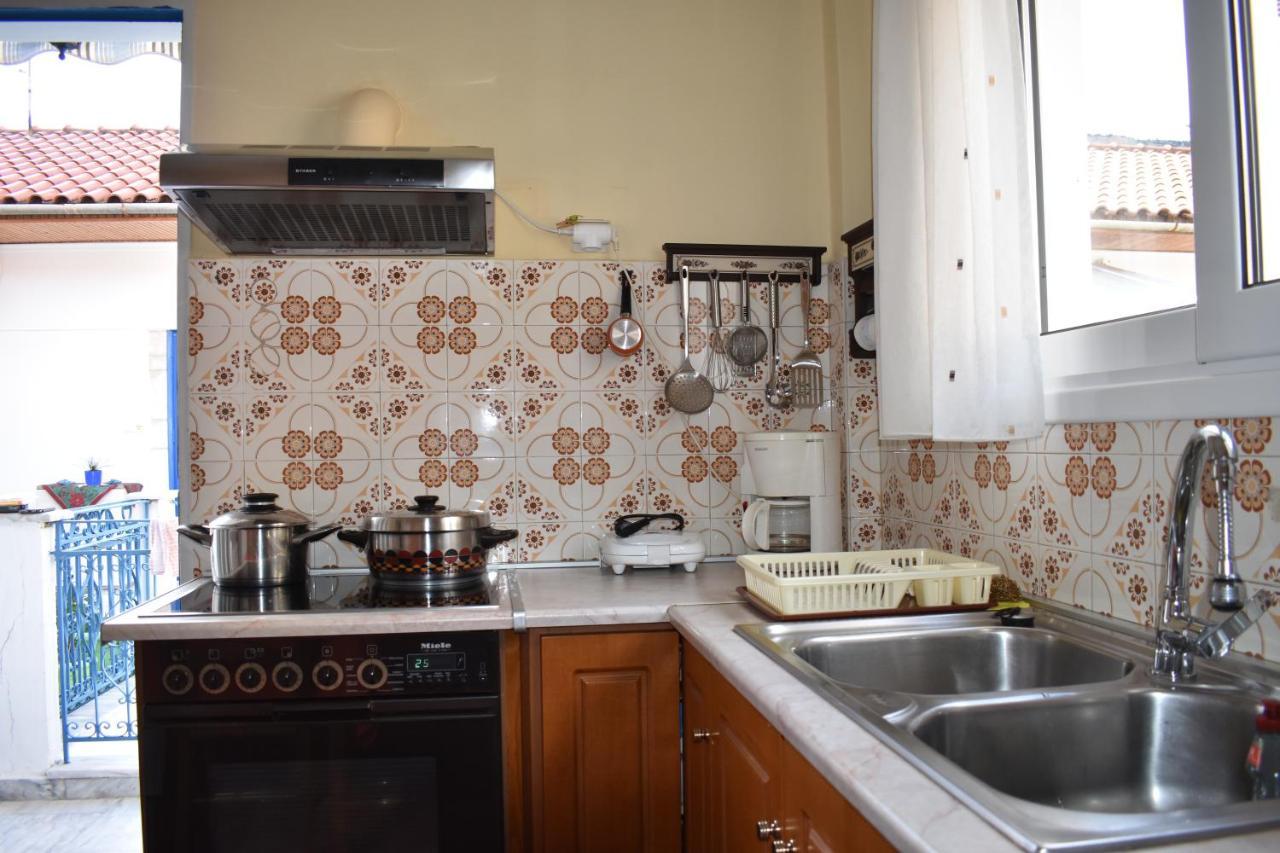 Sapho'S House Apartment Leonídion Екстериор снимка